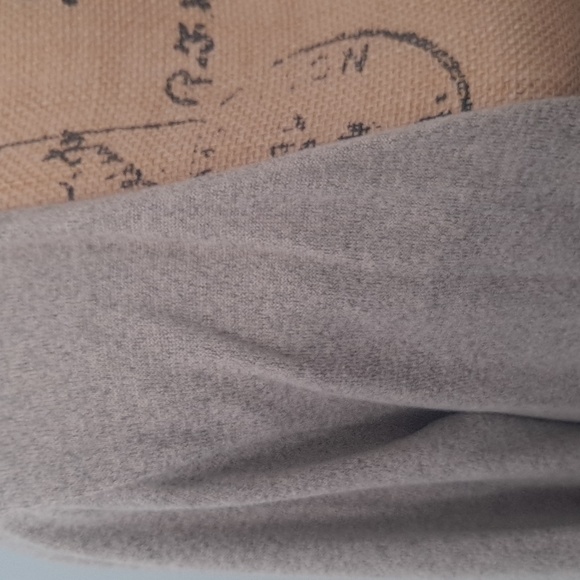 4 cardigans. 2 Black, 2 heathered gray, 1 Heathered beige - Picture 2 of 6